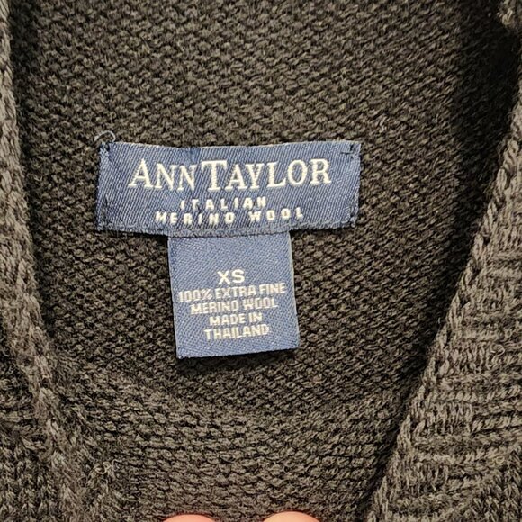 Ann Taylor Italian Merino Wool Sleeveless Sweater Black Top Size XS - Picture 5 of 6